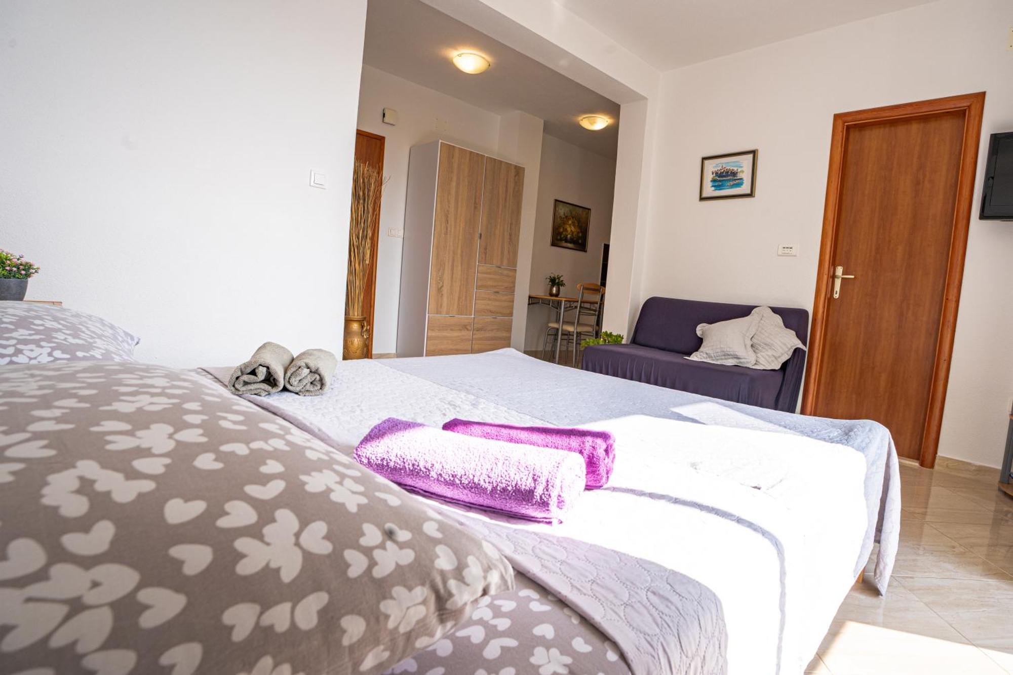 Apartmani Kremena Small Beach 200M Клек Екстериор снимка