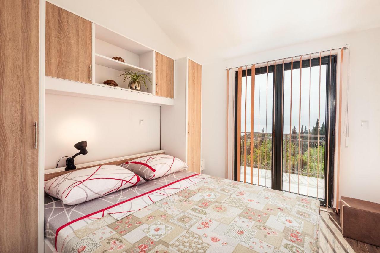 Apartmani Kremena Small Beach 200M Клек Екстериор снимка