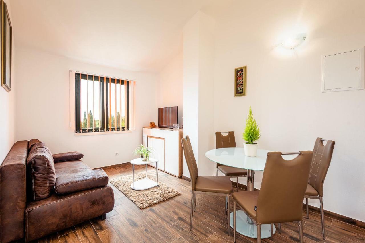 Apartmani Kremena Small Beach 200M Клек Екстериор снимка