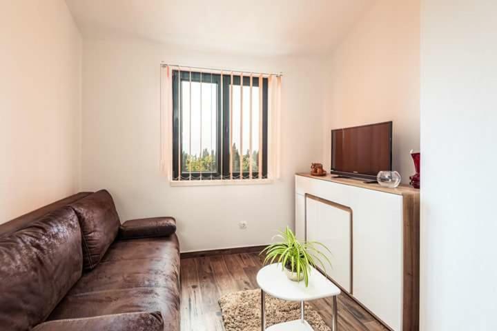 Apartmani Kremena Small Beach 200M Клек Екстериор снимка