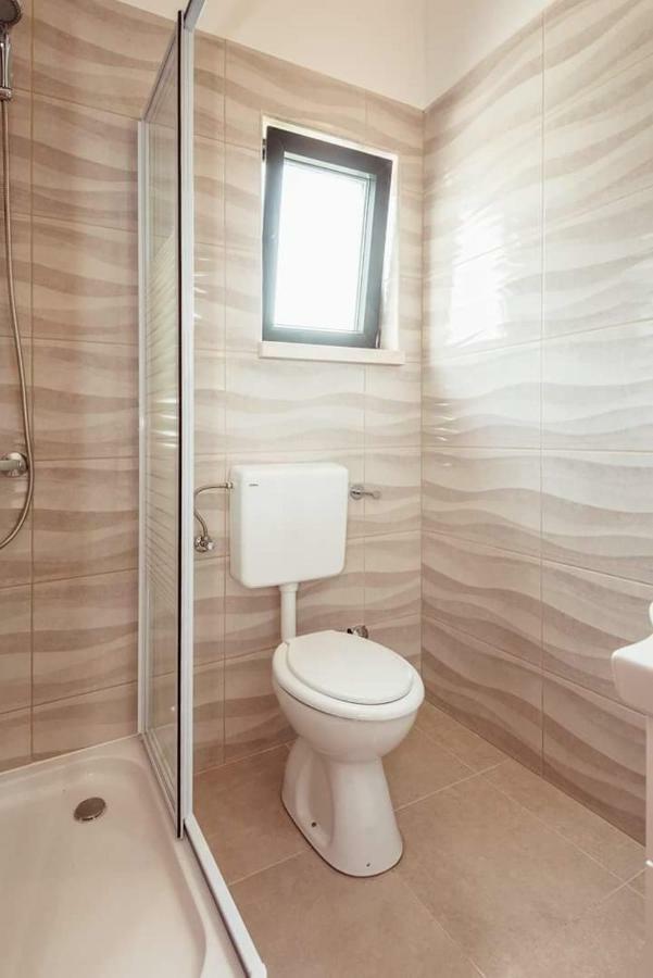 Apartmani Kremena Small Beach 200M Клек Екстериор снимка