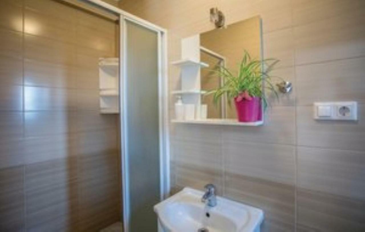 Apartmani Kremena Small Beach 200M Клек Екстериор снимка